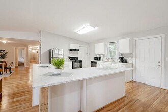 1900 Holland St in West Columbia, SC - Building Photo - Building Photo