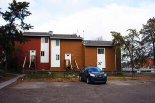 Greenstone Place in Yellowknife, NT - Building Photo