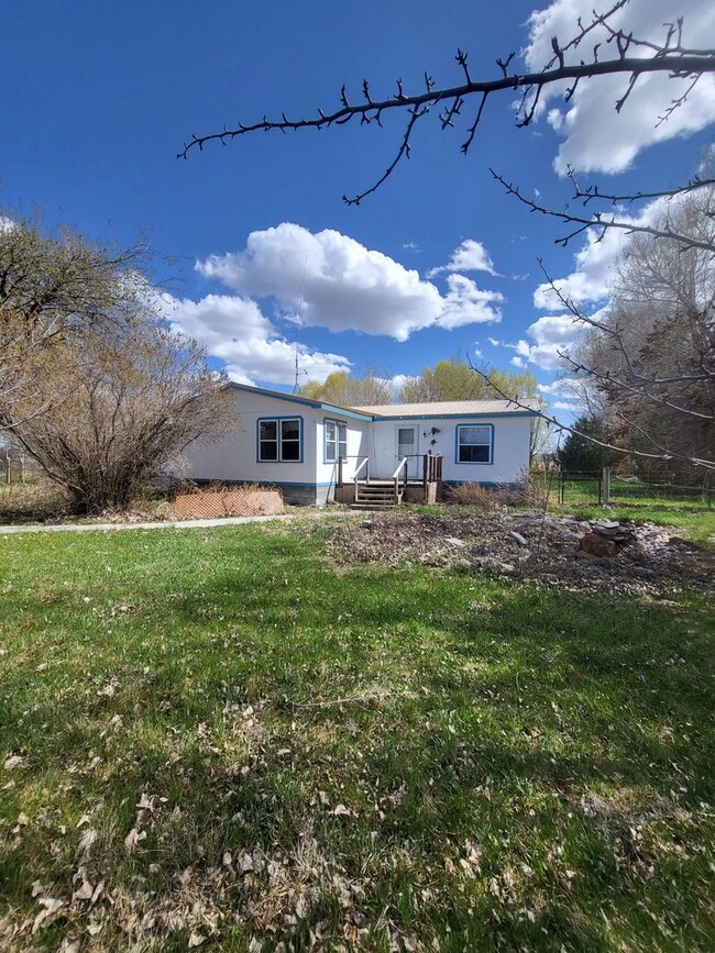 387 Missouri Valley Rd in Riverton, WY - Foto de edificio - Building Photo