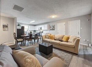 1532 Golden Grass Dr in Lancaster, TX - Building Photo - Building Photo