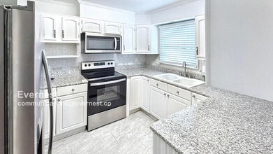 1902 Dickens Dr in Greensboro, NC - Building Photo - Building Photo