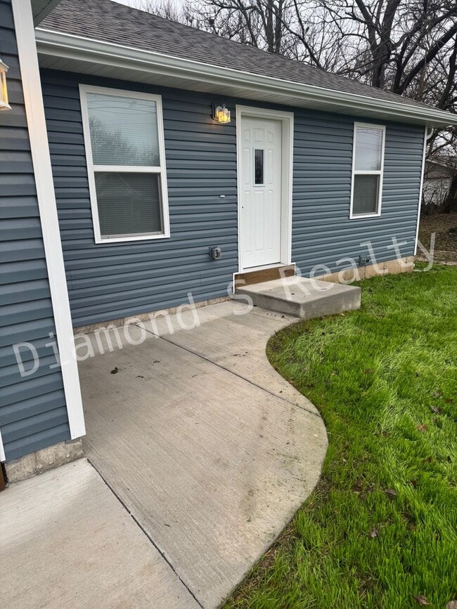 2038 N Summit Ave in Springfield, MO - Building Photo - Building Photo