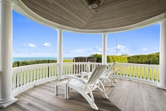 63 Baxter Rd in Nantucket, MA - Building Photo - Building Photo