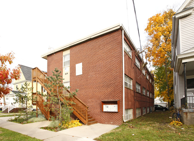 809 Catherine St in Ann Arbor, MI - Foto de edificio - Building Photo