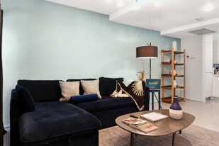 250 Collins Ave in Miami Beach, FL - Building Photo