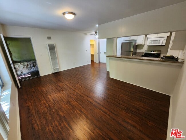 1013 N San Vicente Blvd in West Hollywood, CA - Building Photo - Building Photo