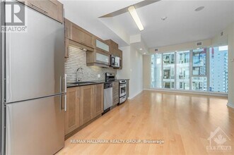 40-2040 Nepean St in Ottawa, ON - Building Photo - Building Photo