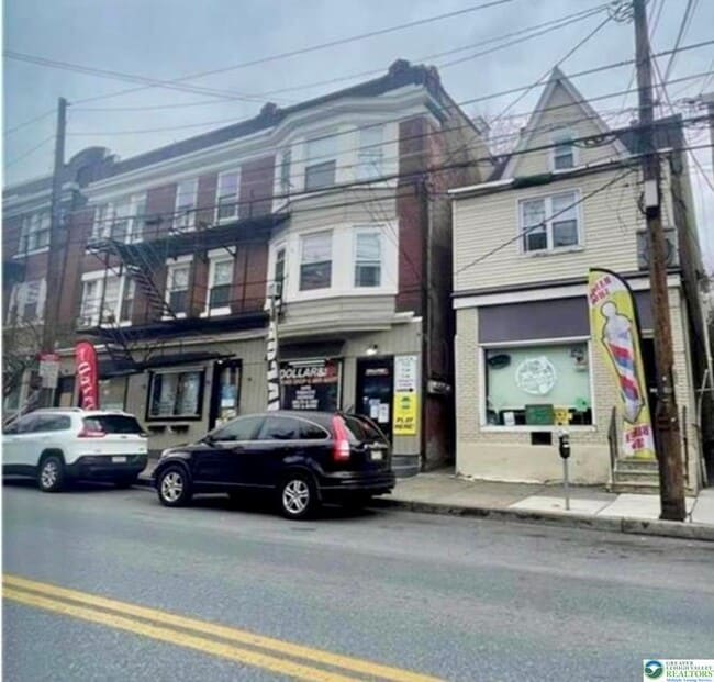 716 E 4th St