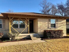 2425 Materhorn Dr in Dallas, TX - Building Photo