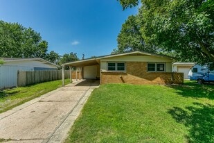 545 Riverview Ave in Derby, KS - Building Photo