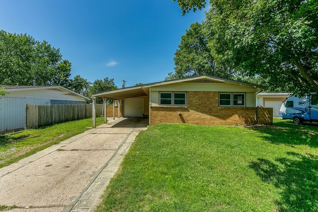 545 Riverview Ave in Derby, KS - Building Photo