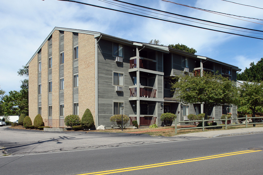 Pond Street Place in Weymouth, MA - Foto de edificio