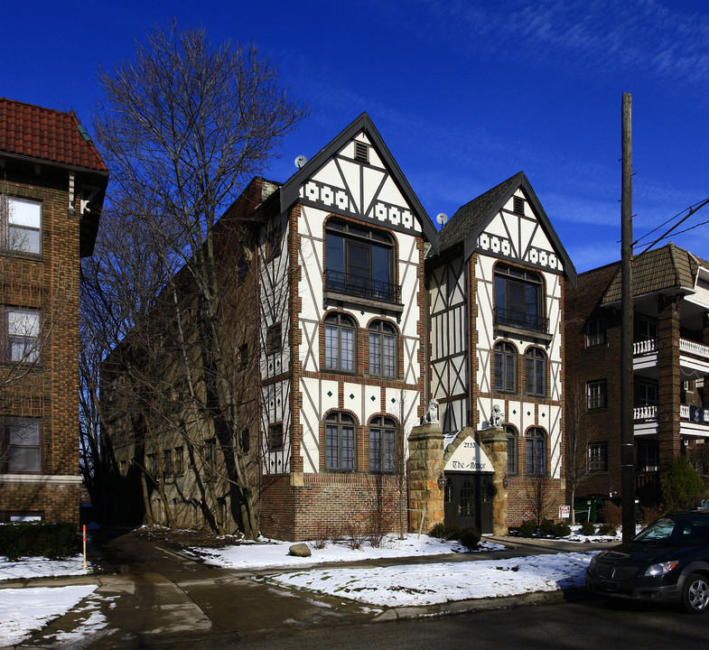 Manor Apartments in Cleveland Heights, OH - Building Photo