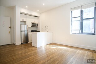 45 Tiemann Pl in New York, NY - Building Photo