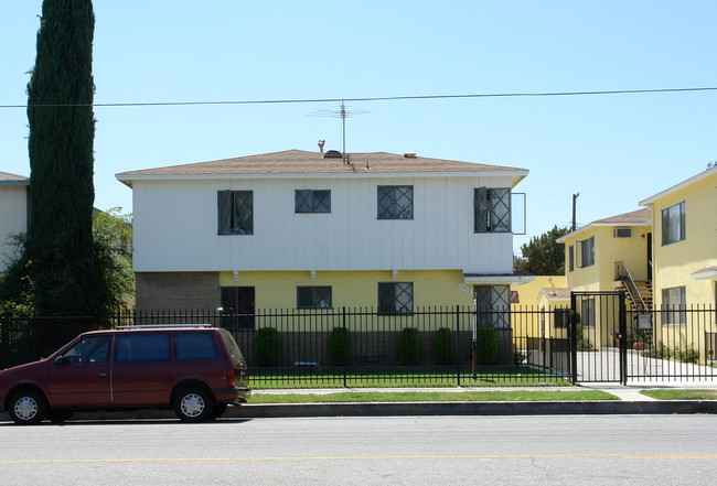 6935 Fulton Ave in North Hollywood, CA - Building Photo - Building Photo