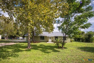 803 Happy Haven Rd in McQueeney, TX - Building Photo - Building Photo