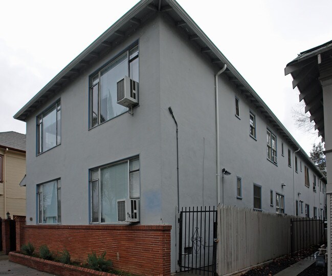 2616 T St in Sacramento, CA - Building Photo - Building Photo