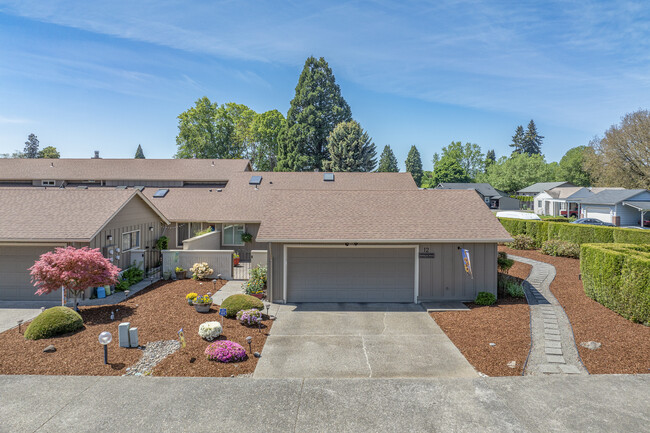 Peardale Condominiums in Longview, WA - Building Photo - Building Photo