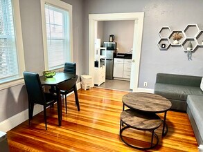 24 Mullen Ct, Unit 3 in Newton, MA - Building Photo - Building Photo