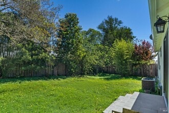 1554 Laurel St in Healdsburg, CA - Building Photo - Building Photo