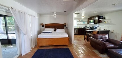 1403 Indian River Ave in Titusville, FL - Foto de edificio - Building Photo