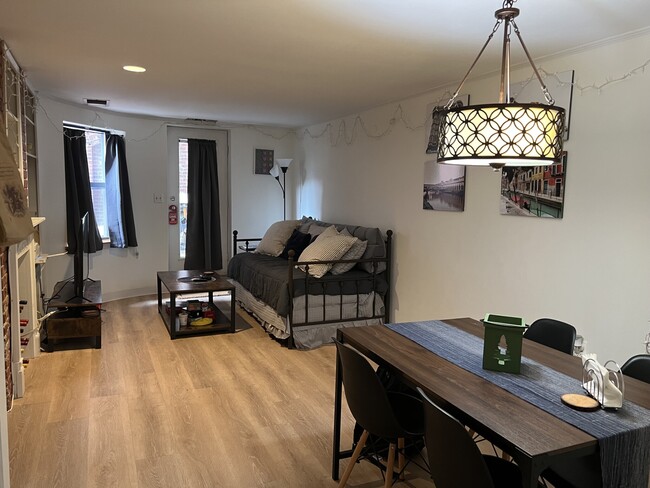90 Gainsborough St, Unit 006E