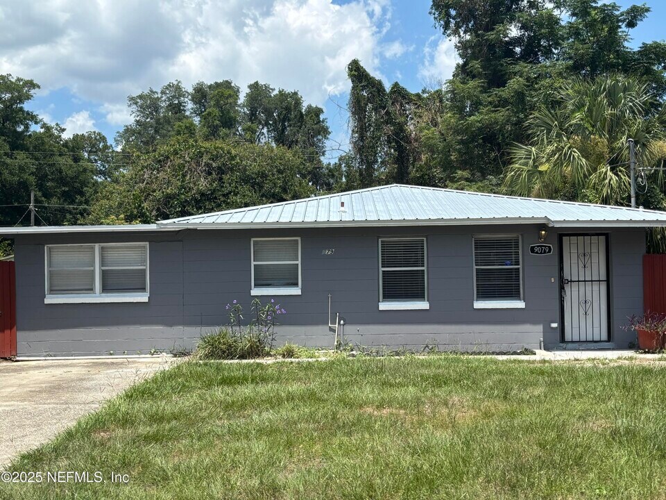9079 11th Ave in Jacksonville, FL - Building Photo