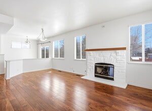 487 W Hamlin Ln in Round Lake, IL - Building Photo - Building Photo