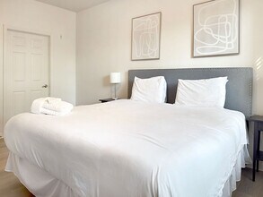 1890 Sweetbroom Cir in Lutz, FL - Building Photo - Building Photo