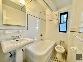 STUNNING STUDIO IN PRIME WEST VILLAGE LOCA in New York, NY - Building Photo - Building Photo