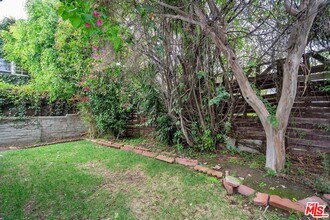 359 S Highland Ave in Los Angeles, CA - Building Photo - Building Photo