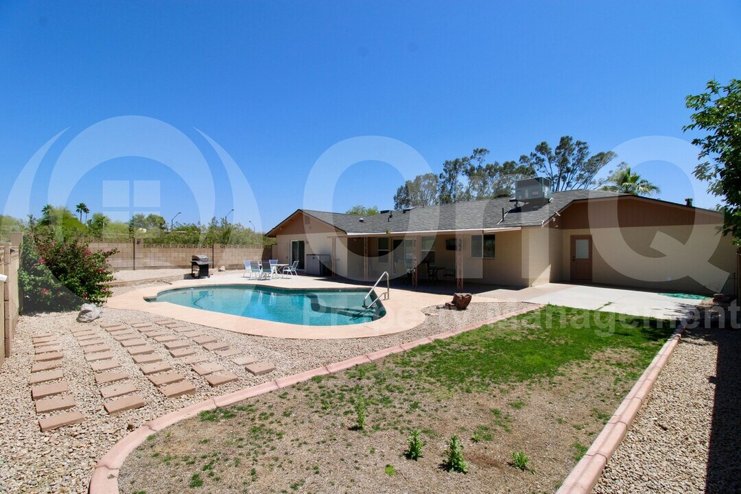 10312 E Cactus Rd in Scottsdale, AZ - Building Photo
