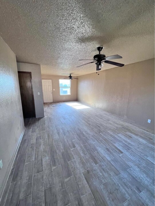 19 Adams Ave NE in Piedmont, OK - Building Photo