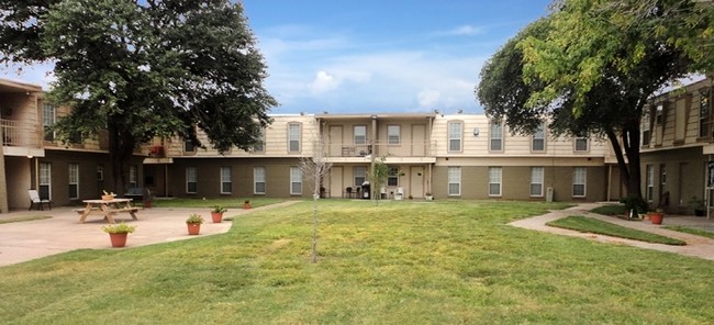 Wildwood Terrace Apartments in Odessa, TX - Building Photo - Building Photo