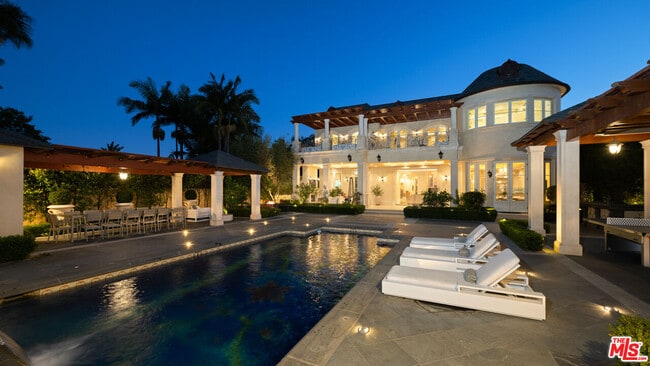 property at 718 N Rodeo Dr