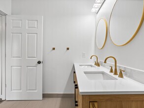 2221 NE 9th Ave in Hillsboro, OR - Foto de edificio - Building Photo