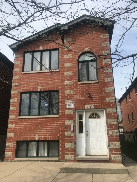 2714 W 37th Pl in Chicago, IL - Building Photo