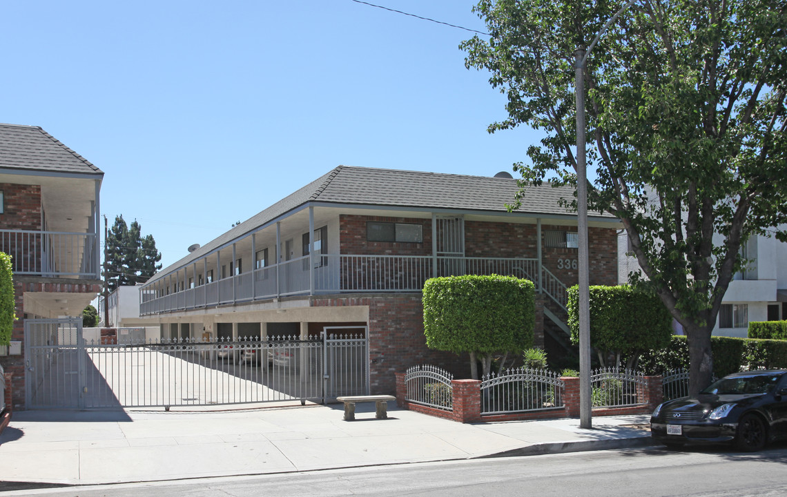 336 E Providencia Ave in Burbank, CA - Building Photo