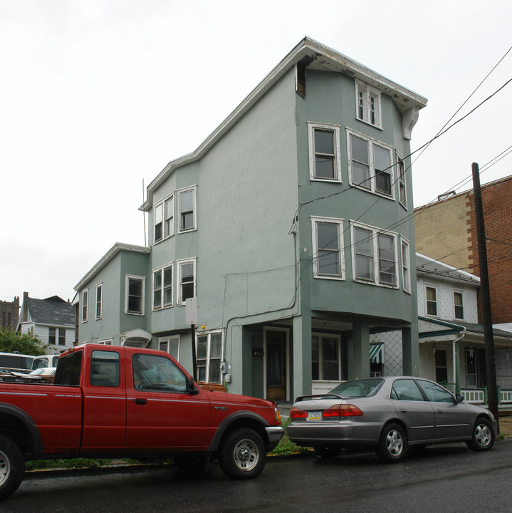 406 N Rock St in Shamokin, PA - Foto de edificio