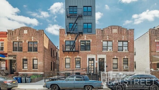 property at 1526 Park Pl