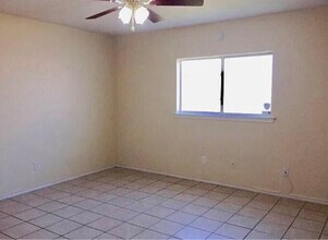 7557 Oak Chase in San Antonio, TX - Building Photo - Building Photo