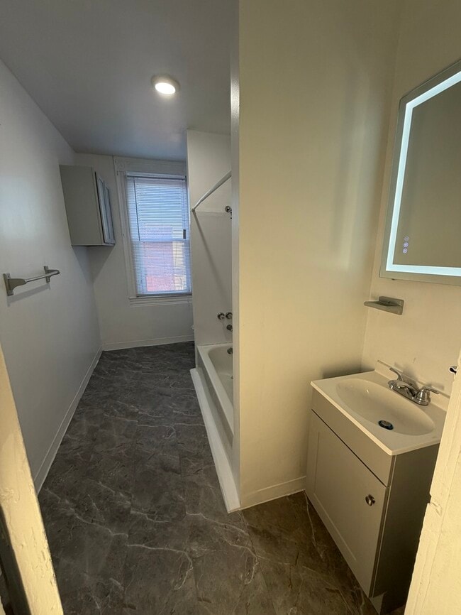 1900 Madison Ave in Baltimore, MD - Building Photo - Building Photo