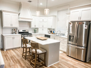300 San Sebastian Dr in Youngsville, LA - Building Photo - Building Photo