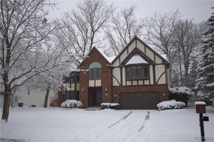 40 Vassar Dr in Getzville, NY - Building Photo