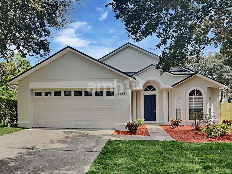 1233 Falconcrest Blvd in Apopka, FL - Building Photo