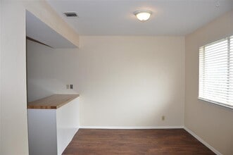 10810 Topperwein Dr in Austin, TX - Building Photo - Building Photo