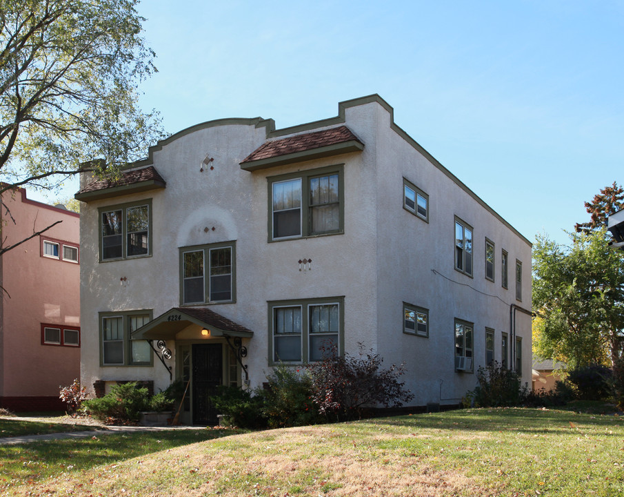 4224 Cedar Ave in Minneapolis, MN - Building Photo