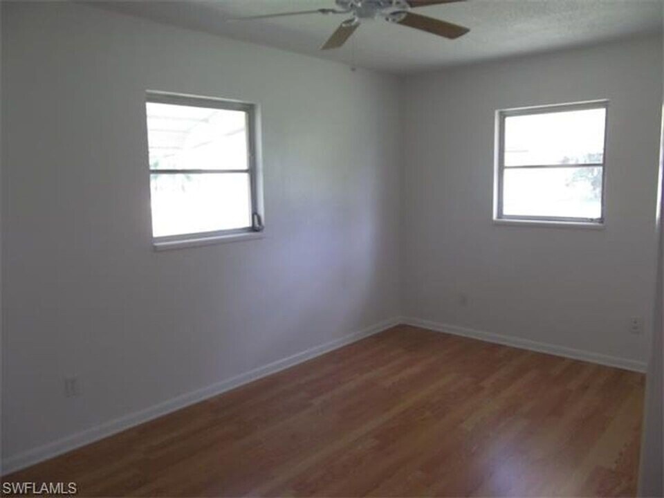 10 Willow St in Lehigh Acres, FL - Building Photo