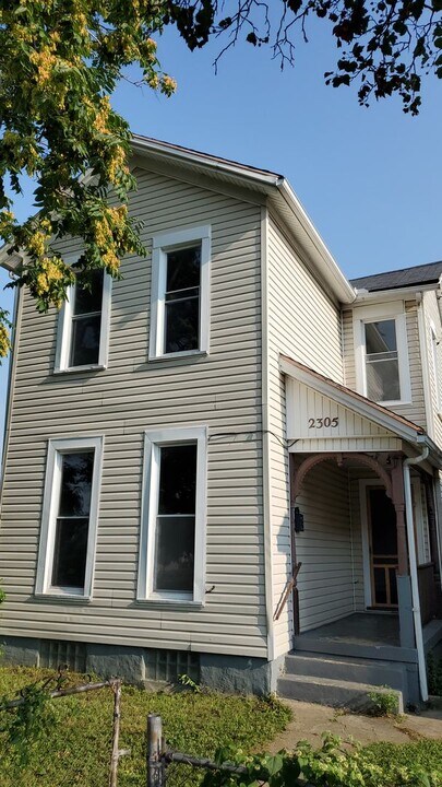 2305 E 3rd St in Dayton, OH - Foto de edificio