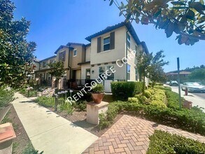 28624 Jardineras Dr in Santa Clarita, CA - Building Photo - Building Photo
